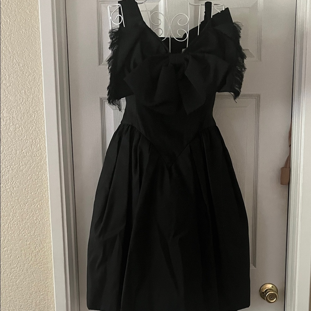 Elegant Black Dress with Bow Detail layered, lined